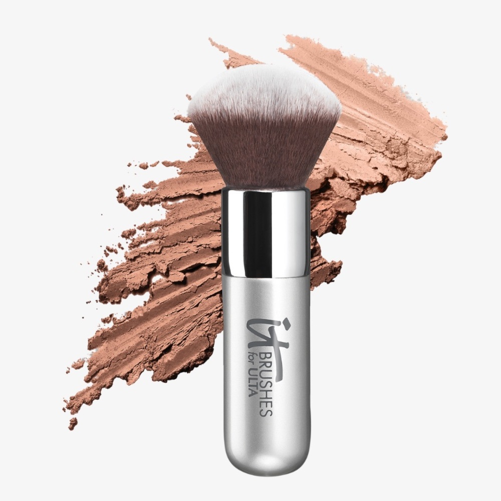 NWT IT Cosmetics #114 Airbrush Essential Bronzer Brush. Brand new sealed.